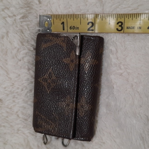 Louie Vuitton Key Holder - Picture 6 of 11